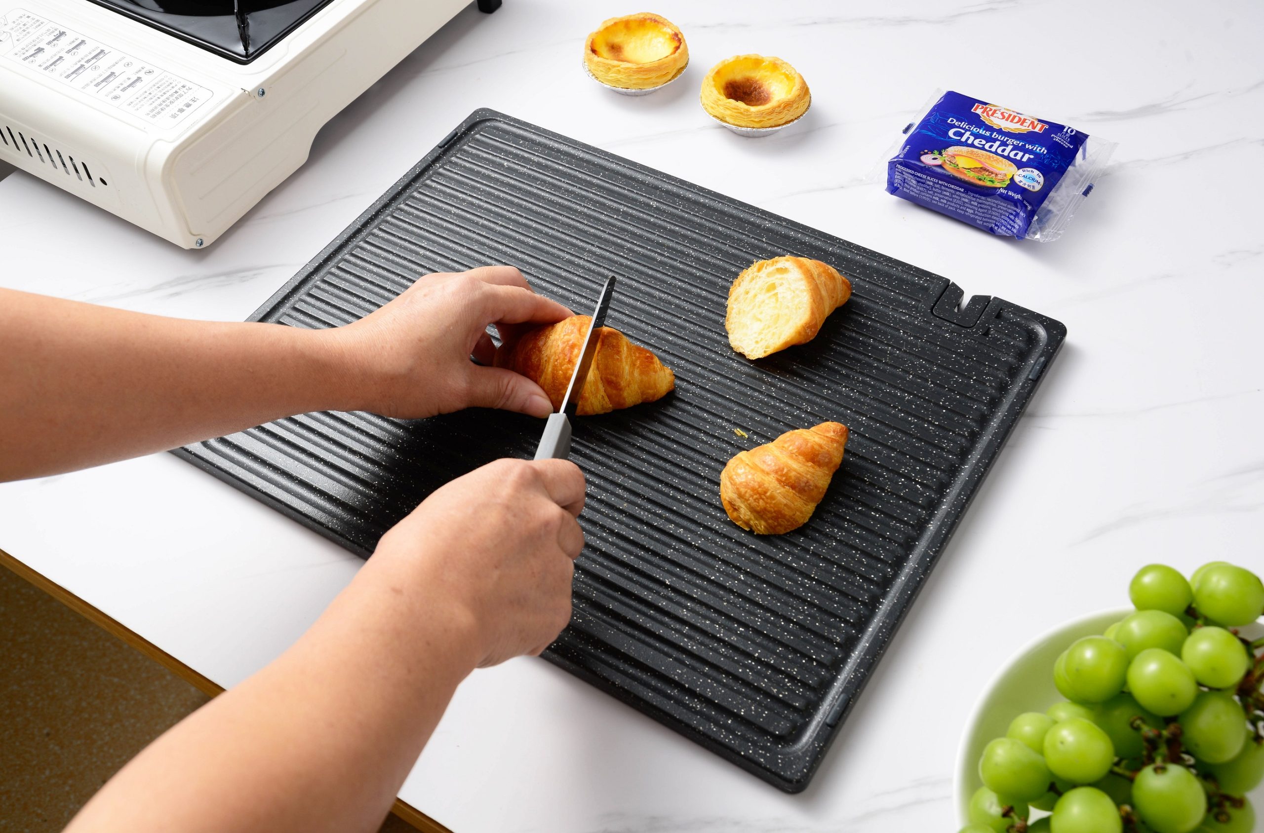 Cutting Board with Sharpner